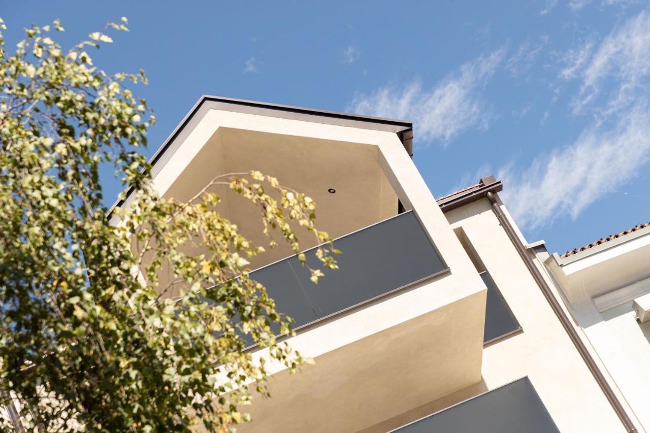 Nice Living Neue- Moderne Apartments Im Herzen Von Brixen - Kostenlose Brixencard - Ideal Fuer Familien, Paare, Geschaeftsreisende Und Allen Urlaubs Hungrigen Exteriör bild